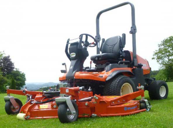TONDEUSE AUTOPORTEE KUBOTA F3890