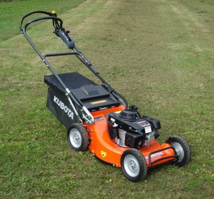 TONDEUSE TRACTEE KUBOTA W821 PRO